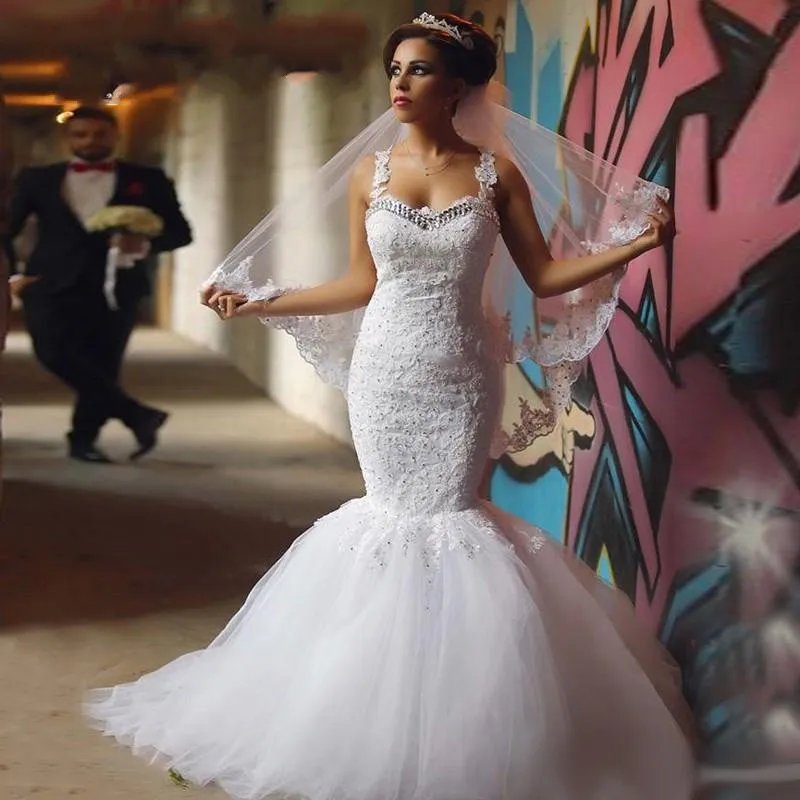 African Bride Wedding Dress Crystal Beading Lace Appliques Tulle Mermaid Wedding Dresses Illusion Back Wedding Gowns
African Bride Wedding Dress Crystal Beading Lace Appliques Tulle Mermaid Wedding Dresses Illusion Back Wedding Gowns