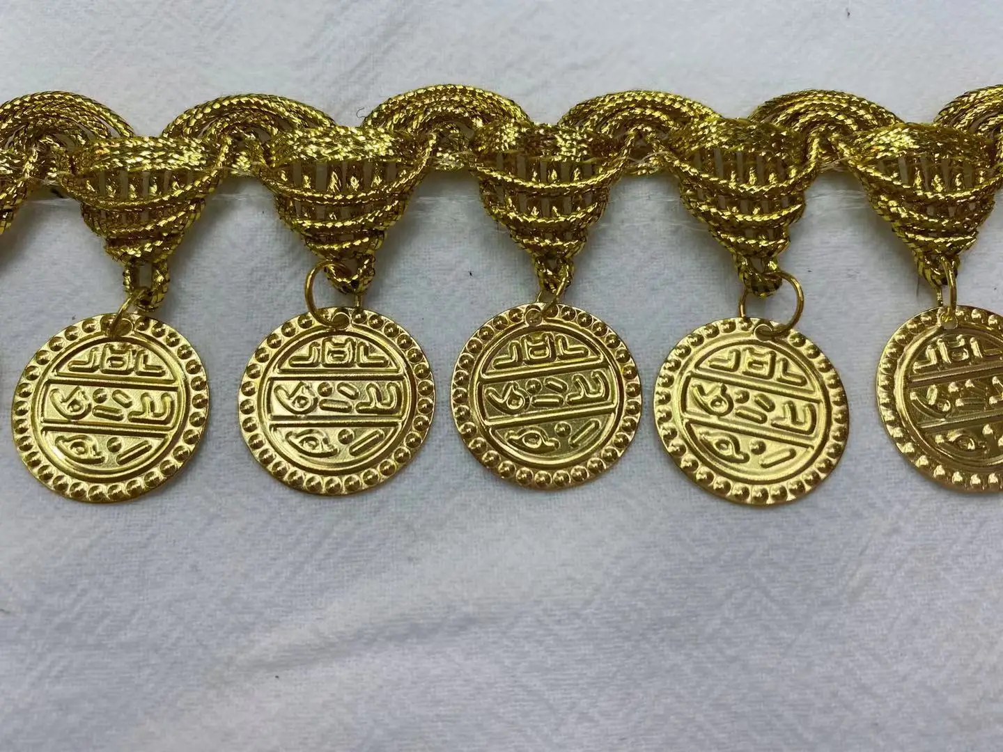 5yard Gold Quality Metallic Sequins Lace Ribbon Fringe Tassel Lace Dance Wedding Party Dress Sewing Fabric Decoration Supplier
5yard Gold Quality Metallic Sequins Lace Ribbon Fringe Tassel Lace Dance Wedding Party Dress Sewing Fabric Decoration Supplier