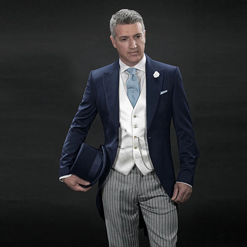 ANNIEBRITNEY Navy Blue Formal Men 3 Piece Tailcoat Ivory Waistcoat Stripe Pants Groom Wedding Tuxedo Prom Dinner Custom Tailcoat
ANNIEBRITNEY Navy Blue Formal Men 3 Piece Tailcoat Ivory Waistcoat Stripe Pants Groom Wedding Tuxedo Prom Dinner Custom Tailcoat