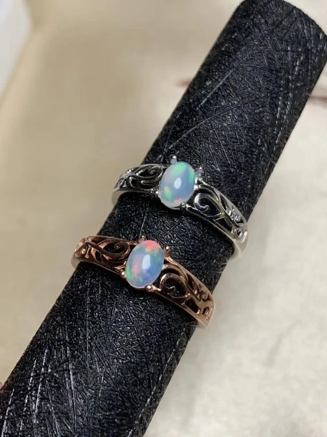 Natural opal woman rings change fire color mysterious 925 silver adjustable size
Natural opal woman rings change fire color mysterious 925 silver adjustable size