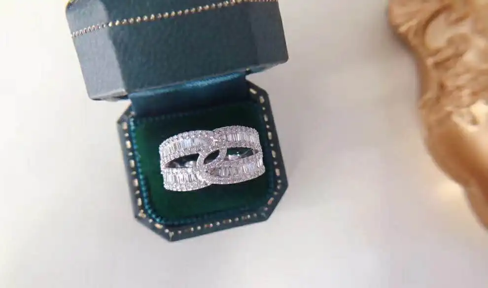 New Fashion 18k (AU750) Real Gold Diamond Ring Jewelry for Women&Wedding&Gift
New Fashion 18k (AU750) Real Gold Diamond Ring Jewelry for Women&Wedding&Gift