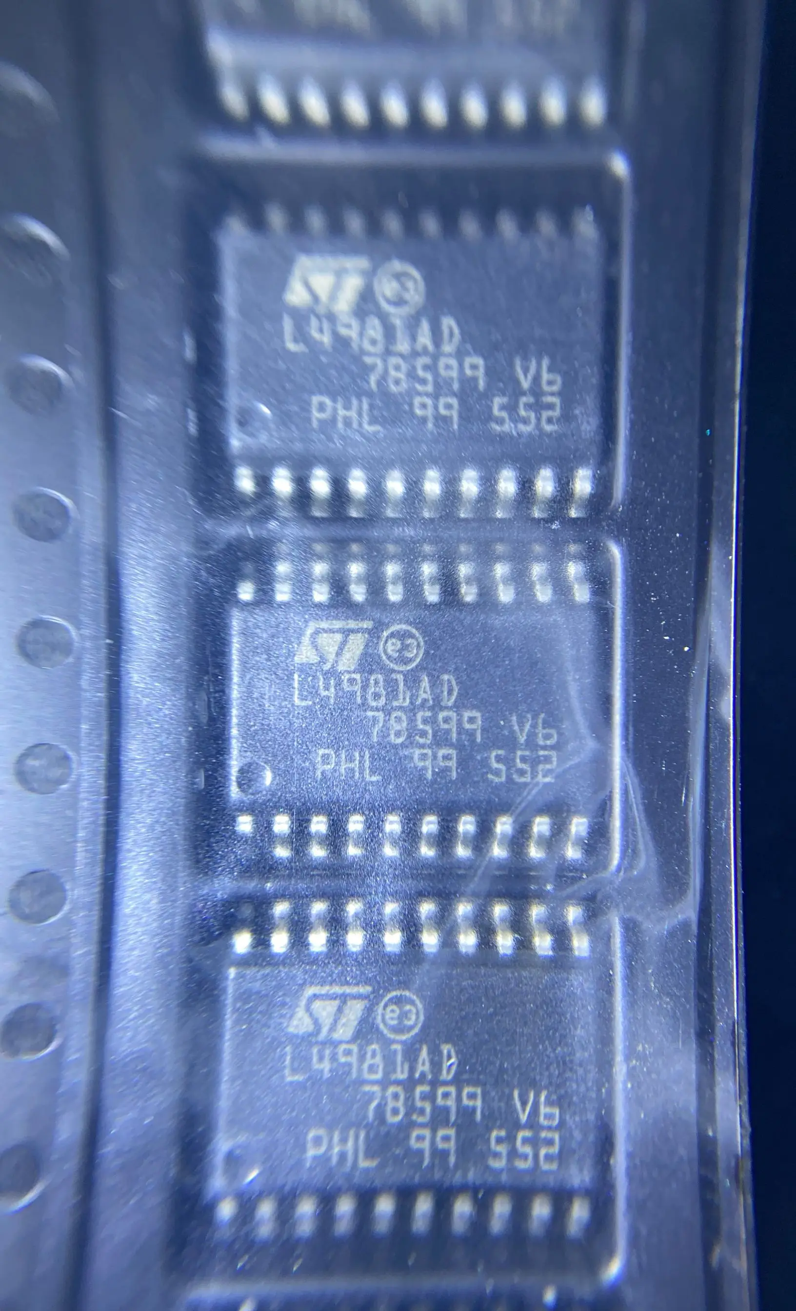 10 шт./лот L4981 L4981BD L4981D L4981BD013TR L4981AD013TR L4981AD L4981D SOP20 Новинка
10 шт./лот L4981 L4981BD L4981D L4981BD013TR L4981AD013TR L4981AD L4981D SOP20 Новинка