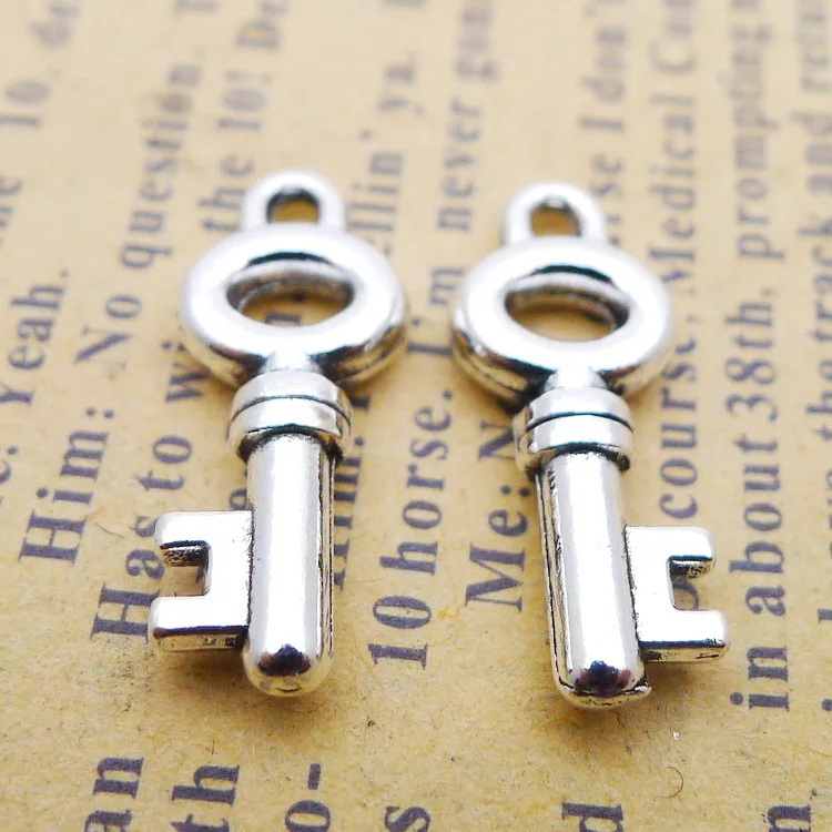 20PCS/Lot 8mm*21mm Antique Silver Color Key Charms Necklace Pendants For Jewelry Making DIY
20PCS/Lot 8mm*21mm Antique Silver Color Key Charms Necklace Pendants For Jewelry Making DIY