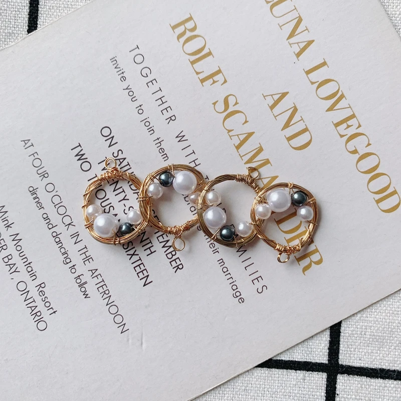 DIY jewelry accessories wholesale new temperament vintage pearl wire winding delicate earring earring pendants
DIY jewelry accessories wholesale new temperament vintage pearl wire winding delicate earring earring pendants