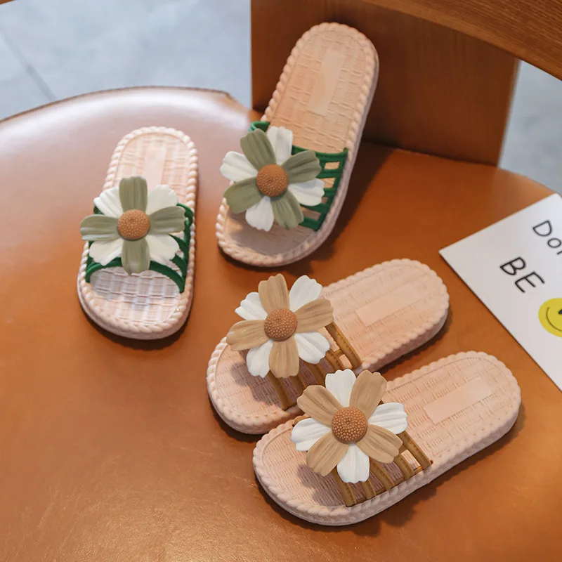 Girls Jelly Slippers Summer Kids Outdoor Shoes Flower Children's Sandals Kids Non-slip Soft Bottom Princess Slippers Fashion
Girls Jelly Slippers Summer Kids Outdoor Shoes Flower Children's Sandals Kids Non-slip Soft Bottom Princess Slippers Fashion