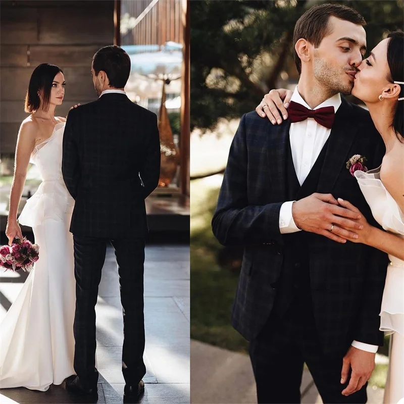 Three Pieces Men Suits Plaid Custom Made Wedding Suits Real Image Fit Slim Tuxedos Peaked Lapel Blazer Business Coat+Pant+Vest
Three Pieces Men Suits Plaid Custom Made Wedding Suits Real Image Fit Slim Tuxedos Peaked Lapel Blazer Business Coat+Pant+Vest