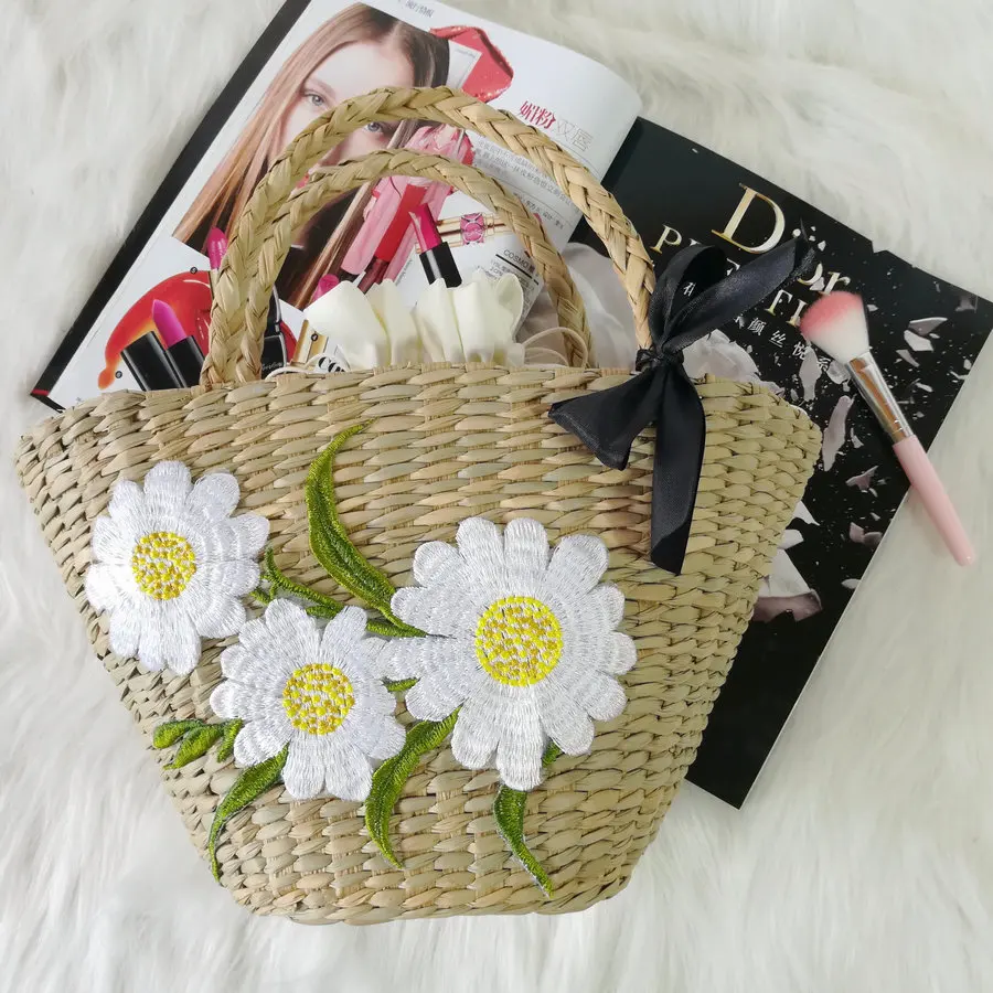 High Quality Women Straw Bag Bohemian Bali Rattan Beach Handbag Embroidery Flower Handmade Kintted Shoulder Bags INS Popular
High Quality Women Straw Bag Bohemian Bali Rattan Beach Handbag Embroidery Flower Handmade Kintted Shoulder Bags INS Popular