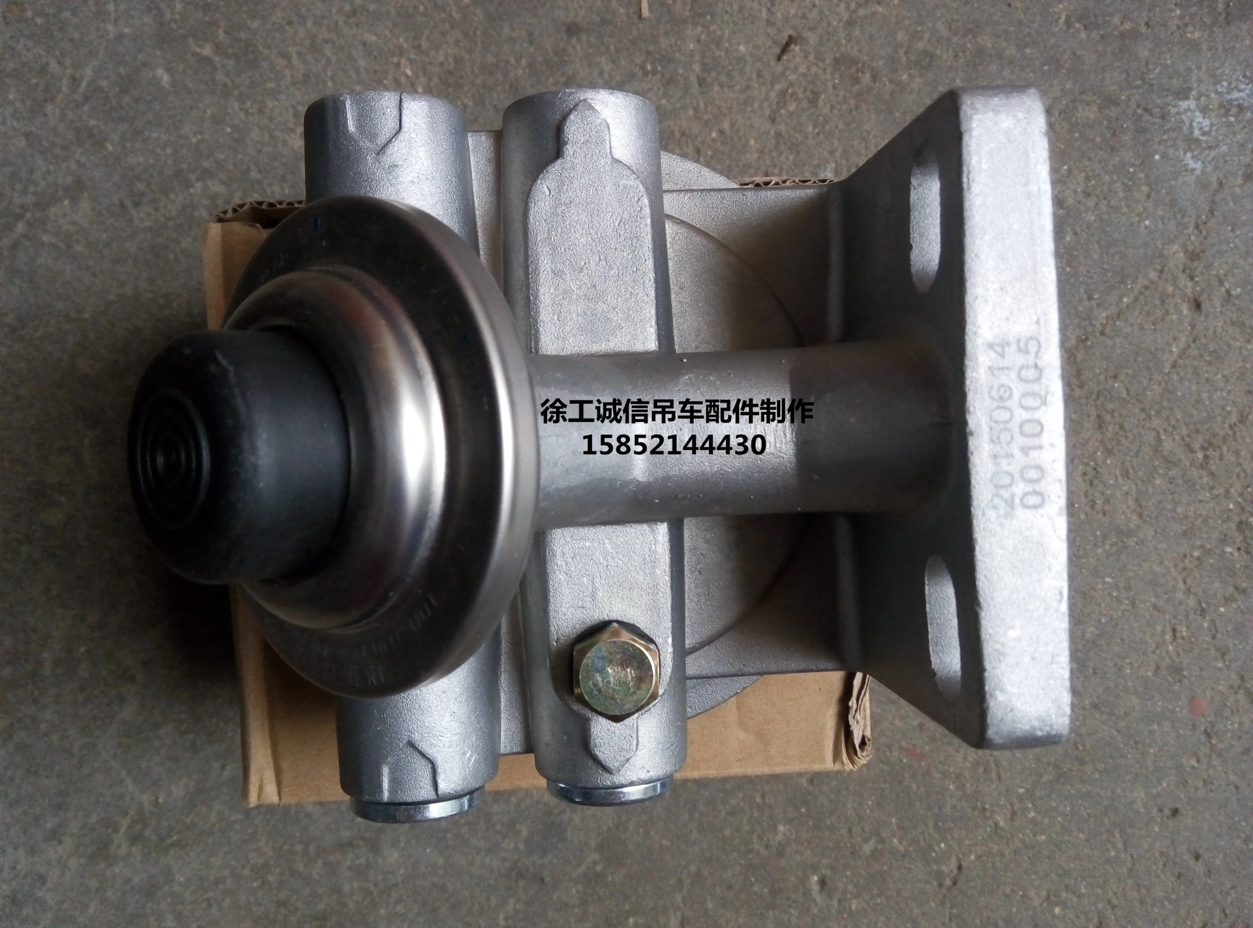 Xugong crane oil water separator base oil water separator seat original fittings
Xugong crane oil water separator base oil water separator seat original fittings
