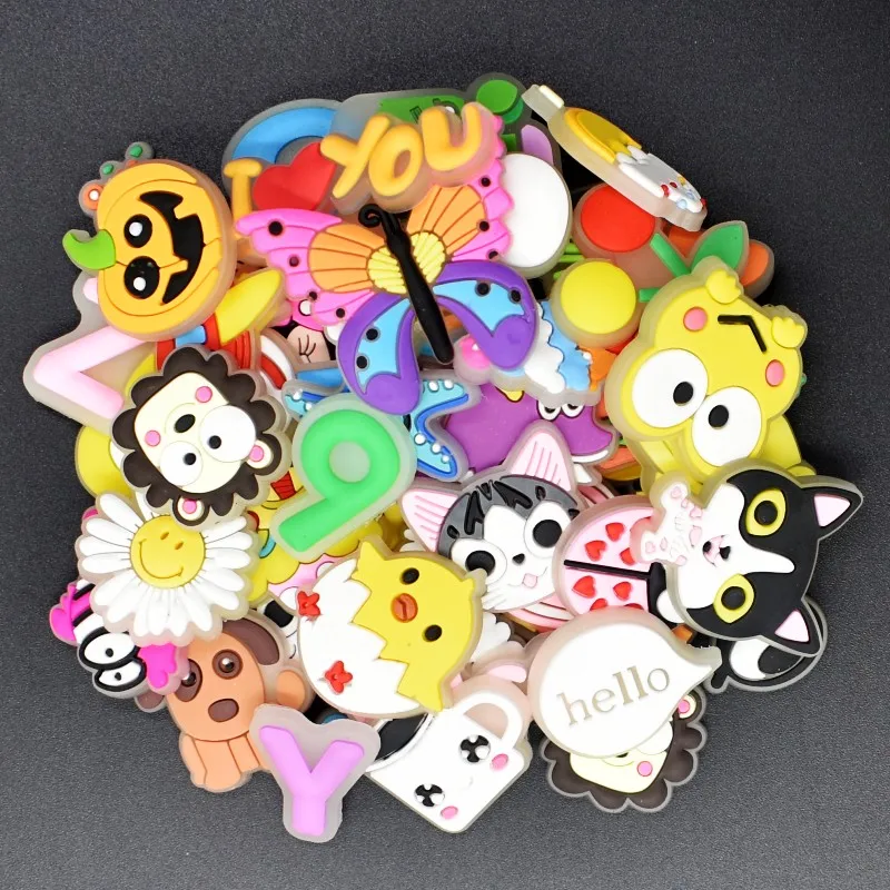 50 pcs Random Different Designs Glint Charms Fit Hole Sandal Glowing Wristbands Ornaments Party Cool Gifts For Boys And Girls
50 pcs Random Different Designs Glint Charms Fit Hole Sandal Glowing Wristbands Ornaments Party Cool Gifts For Boys And Girls