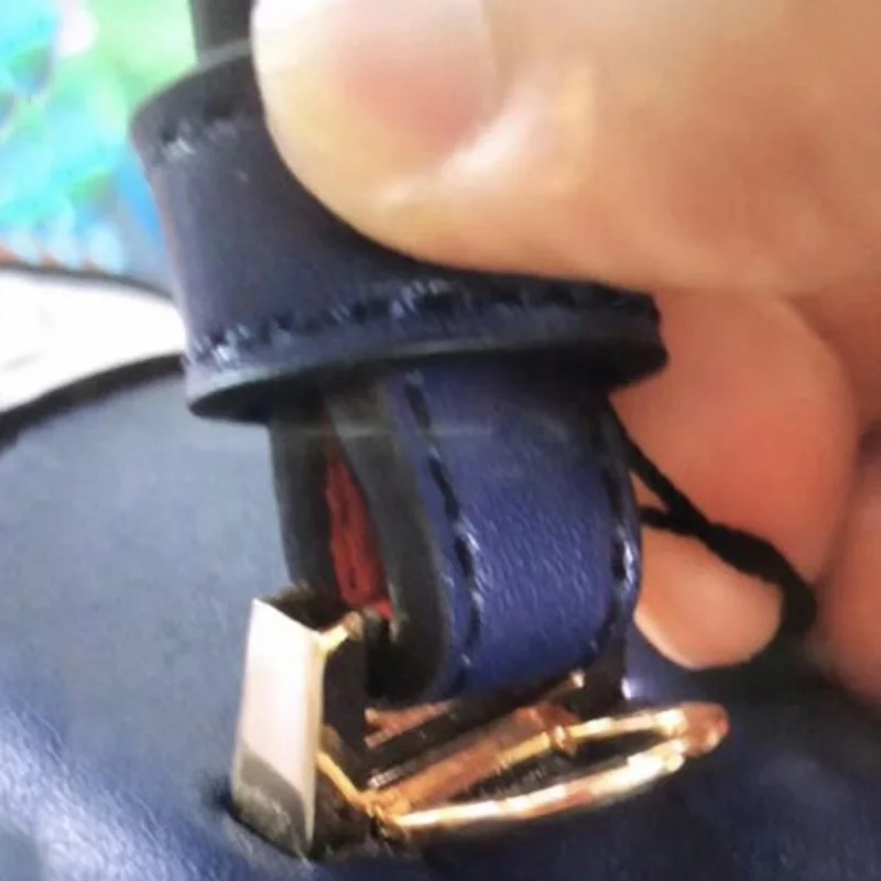 Fashion Bag Handles Strap Metal Buckles Handbag Decorative Buckle Hanger Connector DIY Hardware Accessories
Fashion Bag Handles Strap Metal Buckles Handbag Decorative Buckle Hanger Connector DIY Hardware Accessories