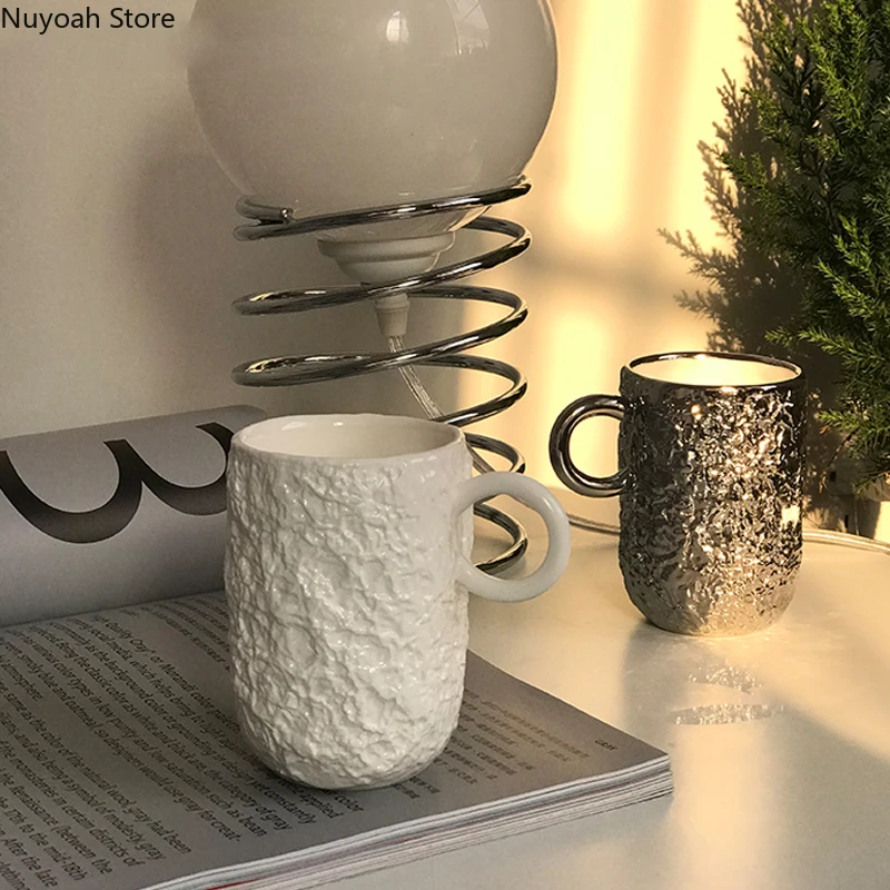Креативная керамическая кофейная чашка, кружка из оловянной фольги, 200 мл, чашка для воды, белая керамическая чашка для молока, чашка для завтрака, аксессуары для украшения дома
Креативная керамическая кофейная чашка, кружка из оловянной фольги, 200 мл, чашка для воды, белая керамическая чашка для молока, чашка для завтрака, аксессуары для украшения дома