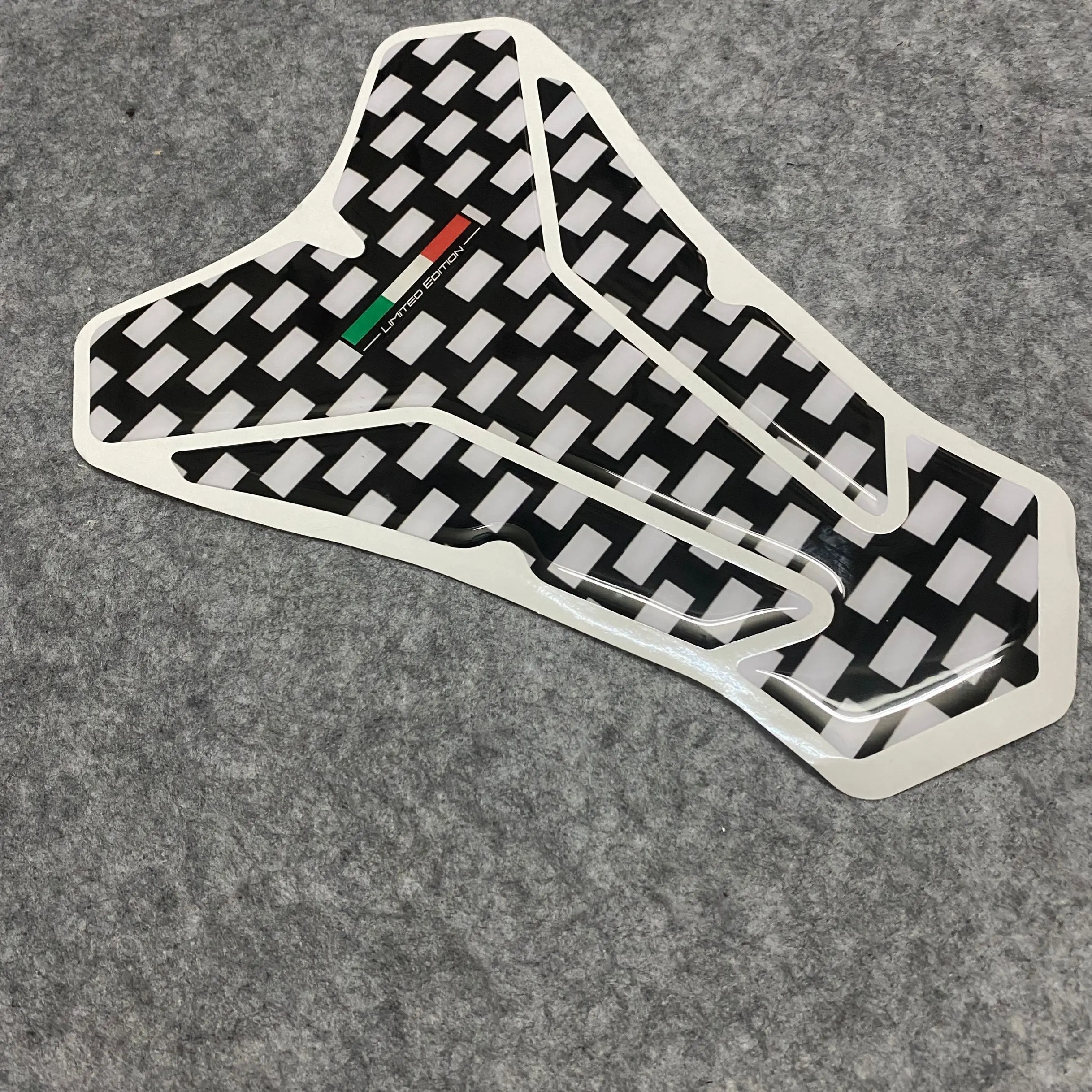 3D Motorcycle Tank Pad Protector Decal Stickers Case Fuel tank stickers for DUCATI 696 848 821 959 1098 1199 1299 V4 1200 800
3D Motorcycle Tank Pad Protector Decal Stickers Case Fuel tank stickers for DUCATI 696 848 821 959 1098 1199 1299 V4 1200 800