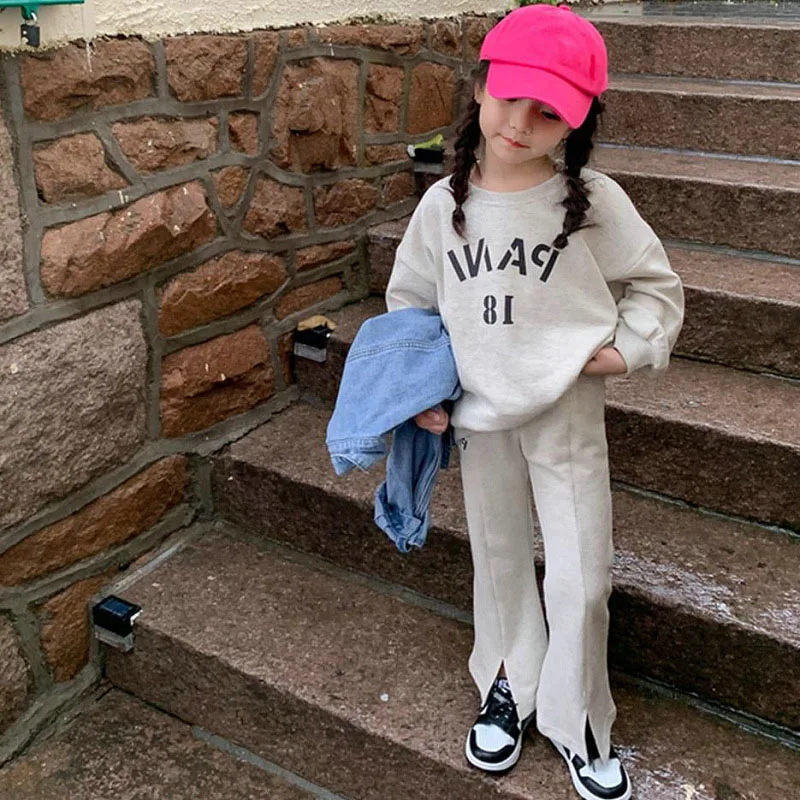 Autumn Spring Girls' Suit Fleece Thick Thin Letter Printed Sweater +Split Trousers Fashion New Casual Children'S Clothing Sets
Autumn Spring Girls' Suit Fleece Thick Thin Letter Printed Sweater +Split Trousers Fashion New Casual Children'S Clothing Sets