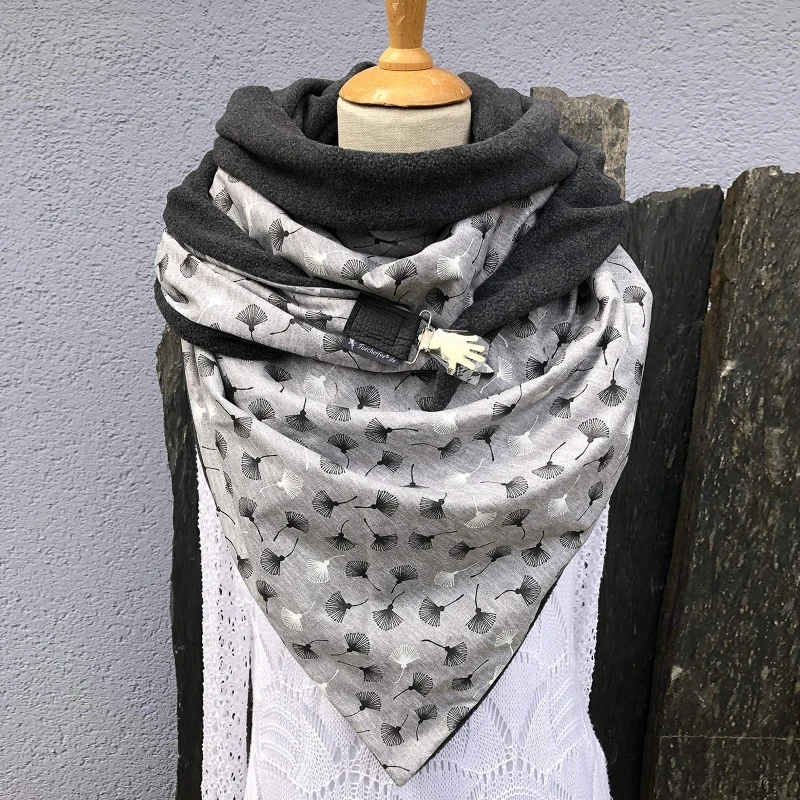 Women Winter Thicken Warm Scarf with Button Clip Vintage Floral Plaid Feather Printing Soft Wrap Bib Windproof Shawl
Women Winter Thicken Warm Scarf with Button Clip Vintage Floral Plaid Feather Printing Soft Wrap Bib Windproof Shawl
