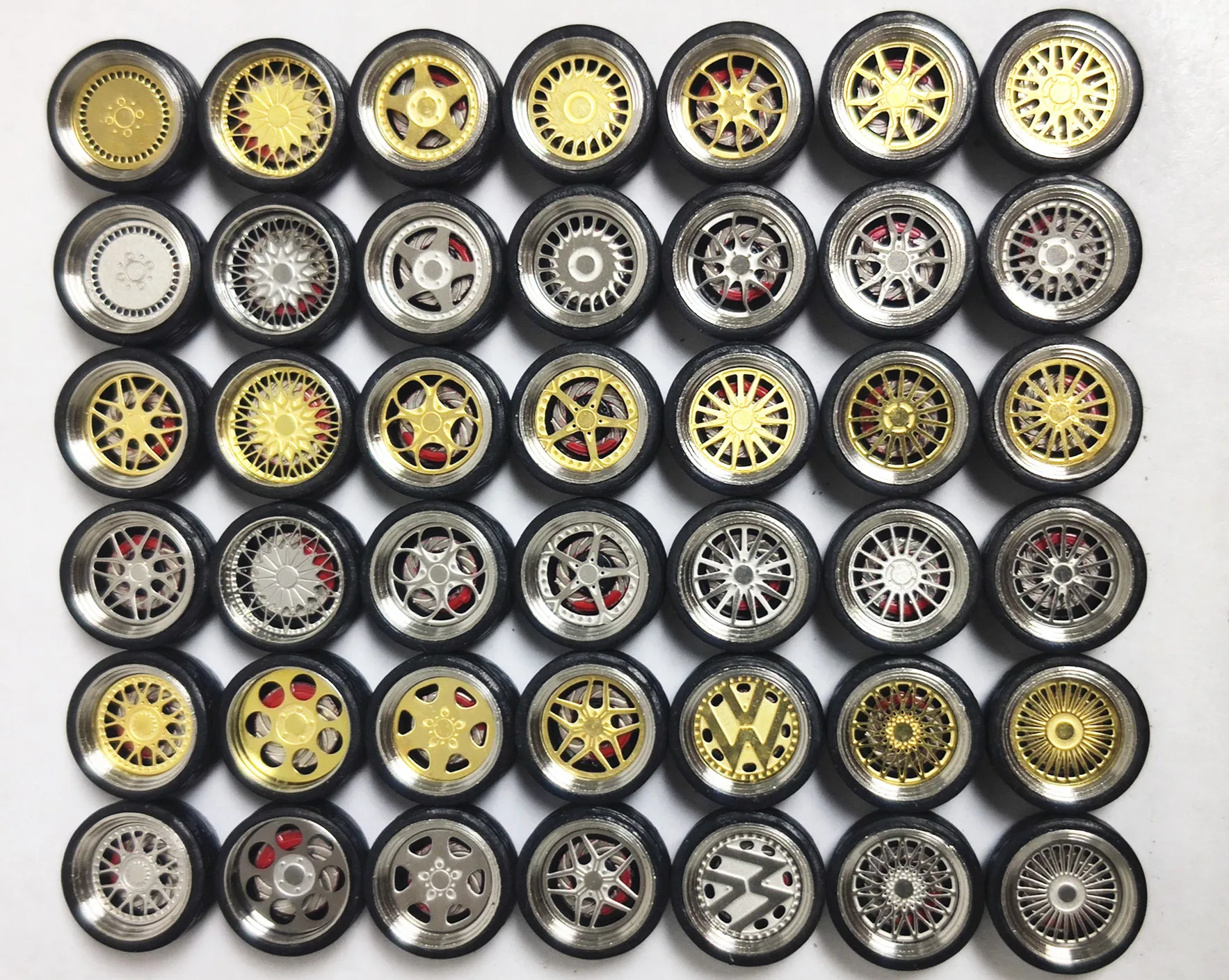 E1 1/64 Function version of the upgraded small scale car model modification caliper hub with brake disc rubber tire disc brake
E1 1/64 Function version of the upgraded small scale car model modification caliper hub with brake disc rubber tire disc brake