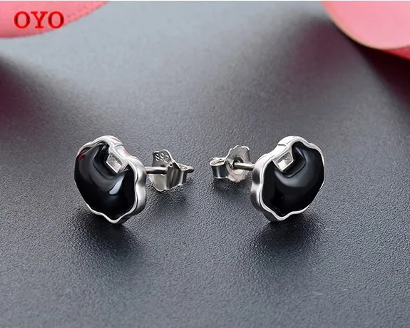 Simple temperament S925 silver earrings small fresh silver earrings new products
Simple temperament S925 silver earrings small fresh silver earrings new products