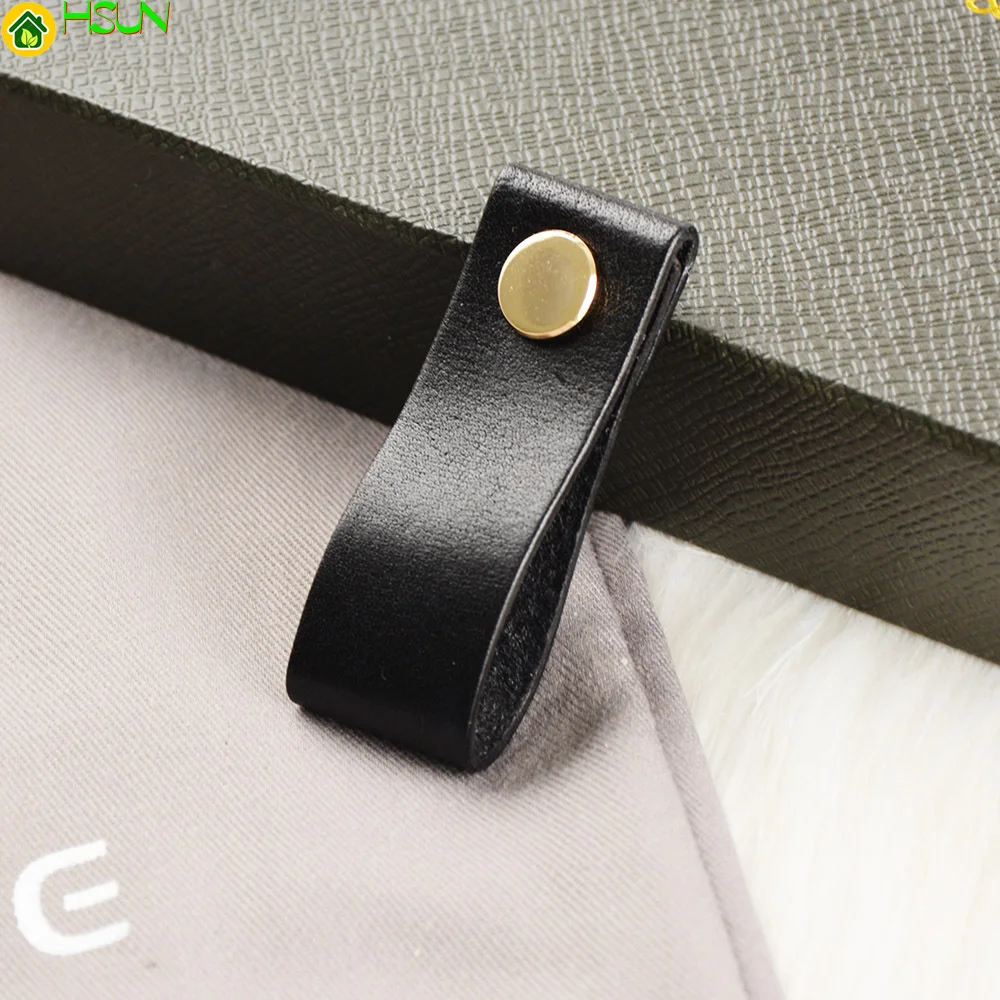 Italian first layer cowhide handle wardrobe drawer door leather handle Nordic simple cabinet TV cabinet black leather handle
Italian first layer cowhide handle wardrobe drawer door leather handle Nordic simple cabinet TV cabinet black leather handle