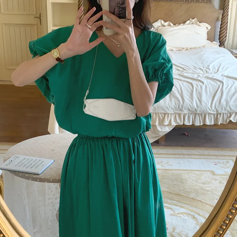 2021 Women Summer Vintage Green Two Piece Set Lantern Sleeve V Neck Pullover Short Tops + Elastic High Waist A-line Skirt
2021 Women Summer Vintage Green Two Piece Set Lantern Sleeve V Neck Pullover Short Tops + Elastic High Waist A-line Skirt