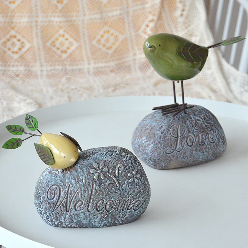 American Style Ceramic Stone Shape Welcome Love Sign Plaques With Lovely Green Yellow Iron Bird Decor On Home Garden Table Piece
American Style Ceramic Stone Shape Welcome Love Sign Plaques With Lovely Green Yellow Iron Bird Decor On Home Garden Table Piece