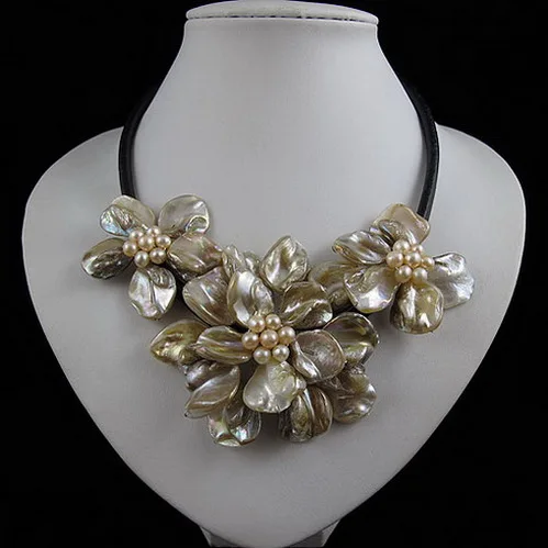 Favorite Pearl Shell Flower Necklace White Freshwater Pearl Sea Shell Black Leather Rope Birthday Party Women Gift Fine Jewelry
Favorite Pearl Shell Flower Necklace White Freshwater Pearl Sea Shell Black Leather Rope Birthday Party Women Gift Fine Jewelry