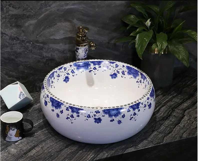 Chinese Ceramic Blue And White Traditional Circular Retro Creative Art Basin
Chinese Ceramic Blue And White Traditional Circular Retro Creative Art Basin