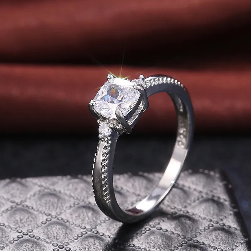 Simple Classic Square Shape Crystal CZ Zircon Ring for Women Fashion White Wedding Engagement Jewelry
Simple Classic Square Shape Crystal CZ Zircon Ring for Women Fashion White Wedding Engagement Jewelry