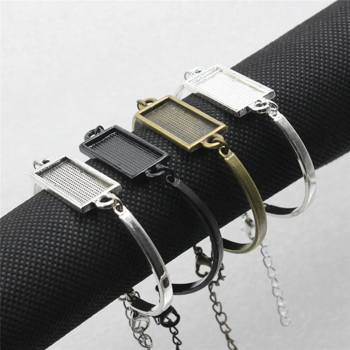 Прямоугольные кабошоны Onebeading K05376, винтажная металлическая основа для браслета «сделай сам», 5 нитей, 10 х25 мм
Прямоугольные кабошоны Onebeading K05376, винтажная металлическая основа для браслета «сделай сам», 5 нитей, 10 х25 мм