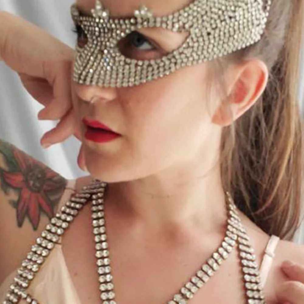Full Rhinestone Mysterious Cover Eyes Half Face Jewelry Mask Party Gift for Women Sexy Crystal Eyewear Mask Face Accessories
Full Rhinestone Mysterious Cover Eyes Half Face Jewelry Mask Party Gift for Women Sexy Crystal Eyewear Mask Face Accessories