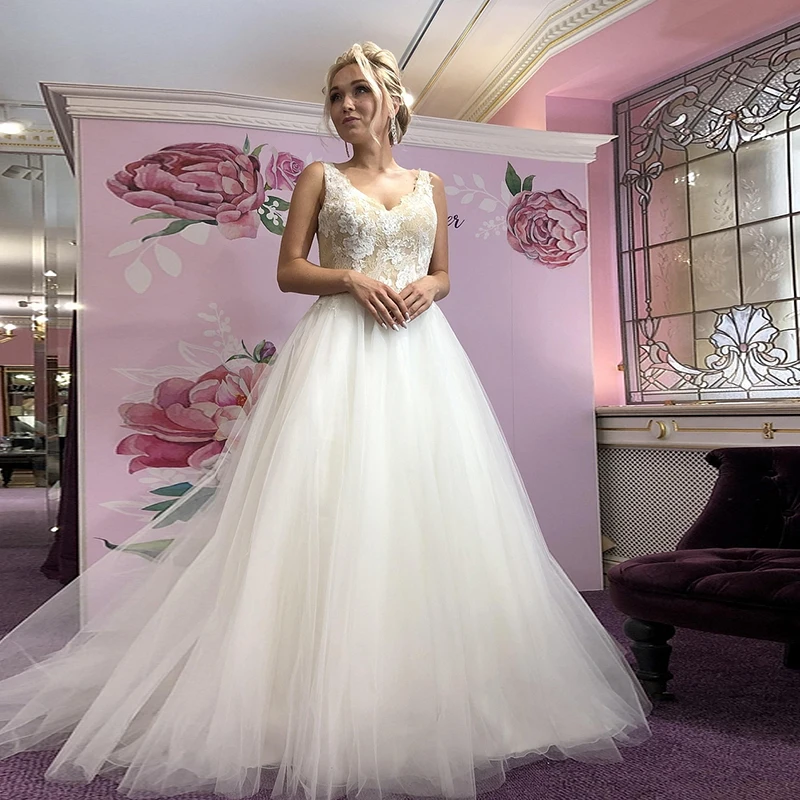 V-neck Applique 3D Flowers Wedding Dresses 2022 Tulle Floor Length Sexy Illusion Back Sleeveless Lace Sweep Train Bridal Gown
V-neck Applique 3D Flowers Wedding Dresses 2022 Tulle Floor Length Sexy Illusion Back Sleeveless Lace Sweep Train Bridal Gown