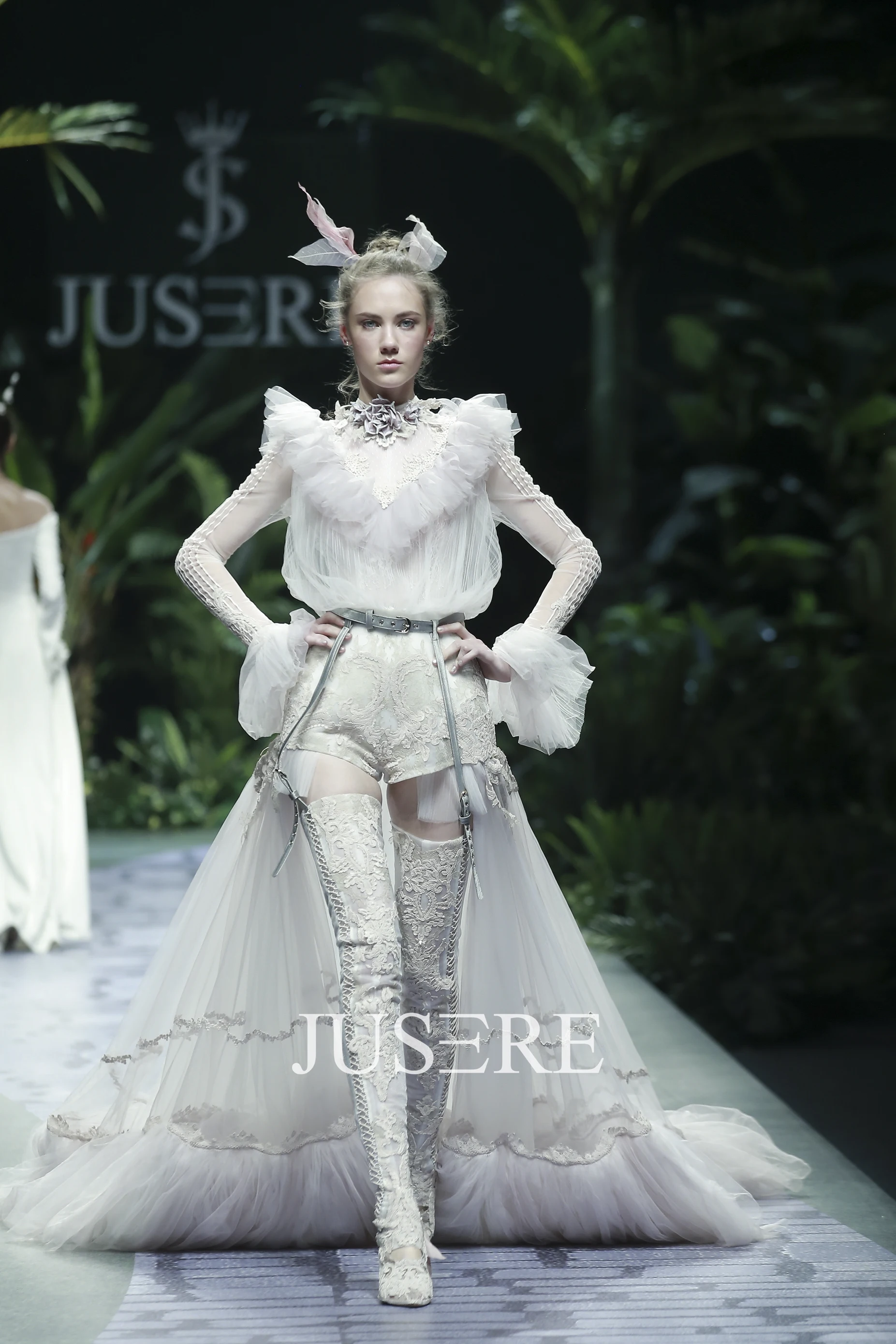 Jusere Real Photos Fashion Style Tulle Prom Dresses Ruffles Cat Walk Party Dresses With High Boots Custom made Jumpsuits
Jusere Real Photos Fashion Style Tulle Prom Dresses Ruffles Cat Walk Party Dresses With High Boots Custom made Jumpsuits