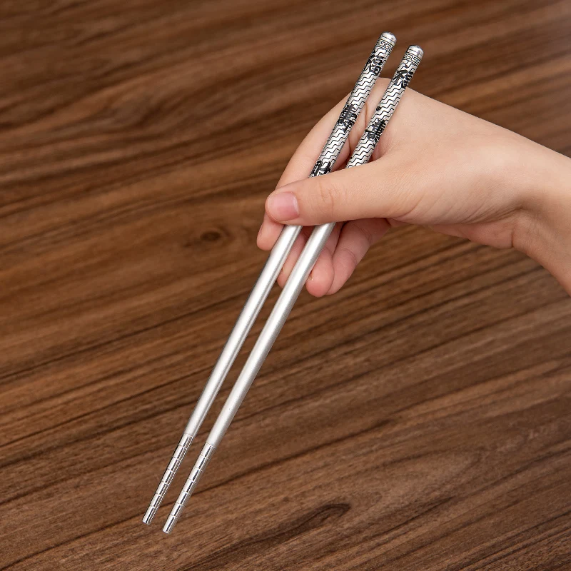 Silver chopsticks sterling silver 999 Fu Lu Shou Jubilee wealth and silver chopsticks home high-end portable gift box set
Silver chopsticks sterling silver 999 Fu Lu Shou Jubilee wealth and silver chopsticks home high-end portable gift box set