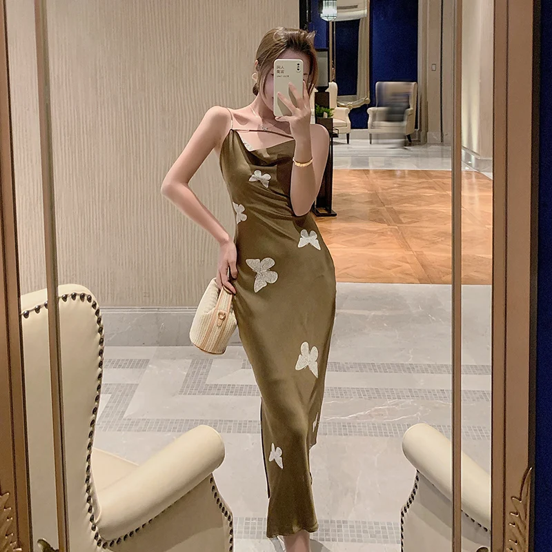 Women's Stylish Long Camisole Dress Solid Butterfly Pattern Spaghetti Straps Slim Waist Split Hem Dresses Summer 2021
Women's Stylish Long Camisole Dress Solid Butterfly Pattern Spaghetti Straps Slim Waist Split Hem Dresses Summer 2021