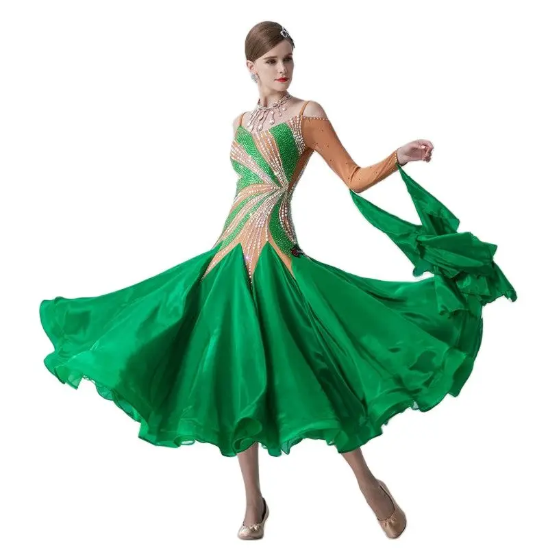 B-19289 Carnival new national standard modern dance ballroom competition dance dress tailor-made large pendulum pearl silk skirt
B-19289 Carnival new national standard modern dance ballroom competition dance dress tailor-made large pendulum pearl silk skirt