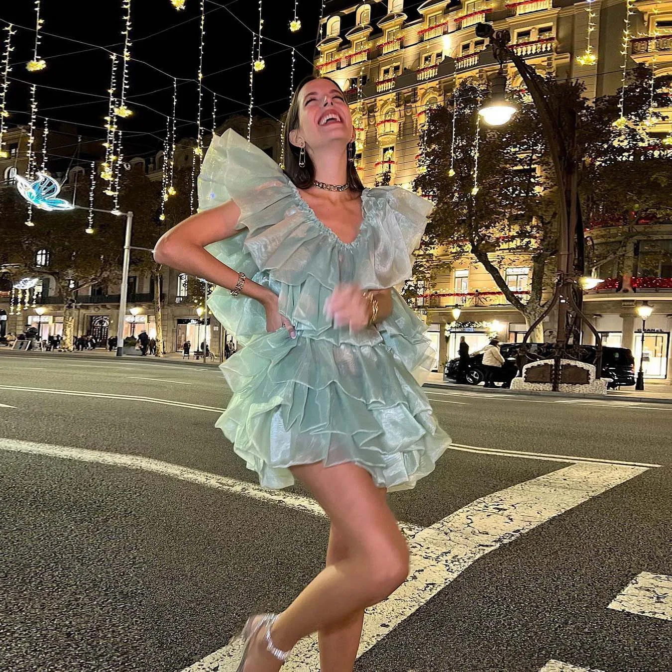 Fashion High Street Simple Casual Women Dress V-Neck Tulle Ruffle Layered Mini Dress Photography Custom Made Evening Dress
Fashion High Street Simple Casual Women Dress V-Neck Tulle Ruffle Layered Mini Dress Photography Custom Made Evening Dress
