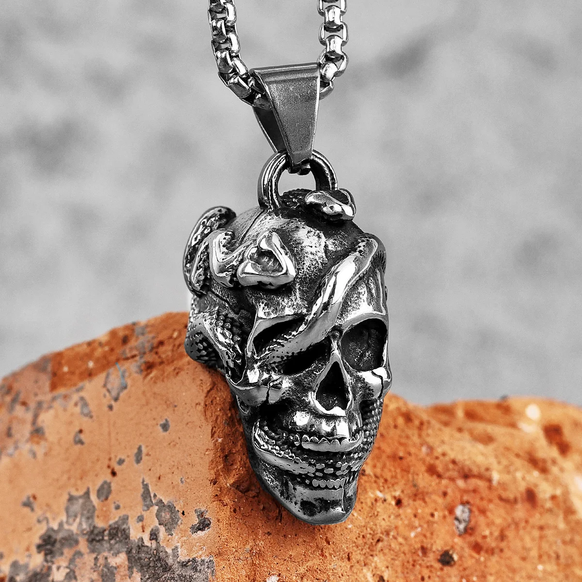 Snake Twining Skull Stainless Steel Men Necklaces Pendant Chain Gothic Punk for Boyfriend Male Jewelry Creativity Gift Wholesale
Snake Twining Skull Stainless Steel Men Necklaces Pendant Chain Gothic Punk for Boyfriend Male Jewelry Creativity Gift Wholesale
