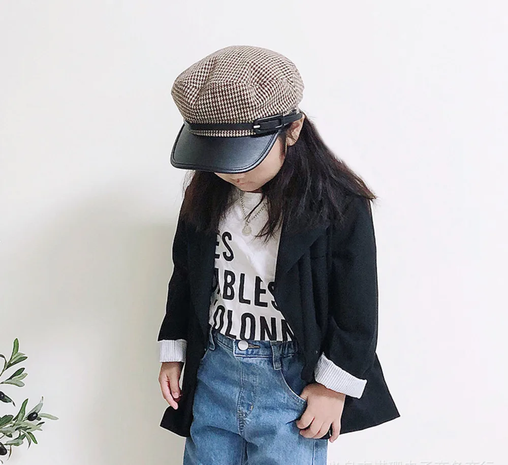 Autumn and winter boys' and girls' thousand birds report children's hat Korean baby leather cap children's warm parent-child hat
Autumn and winter boys' and girls' thousand birds report children's hat Korean baby leather cap children's warm parent-child hat