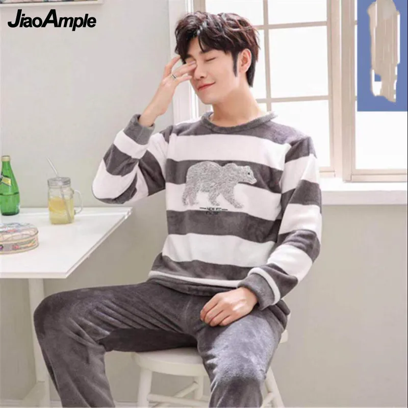 Flannel Pajamas Men's Fall/winter O-Neck Warm Long-sleeved Trousers Pijamas Two-piece Set 2025 New Home Wear Cute Nightie Suit
Flannel Pajamas Men's Fall/winter O-Neck Warm Long-sleeved Trousers Pijamas Two-piece Set 2025 New Home Wear Cute Nightie Suit