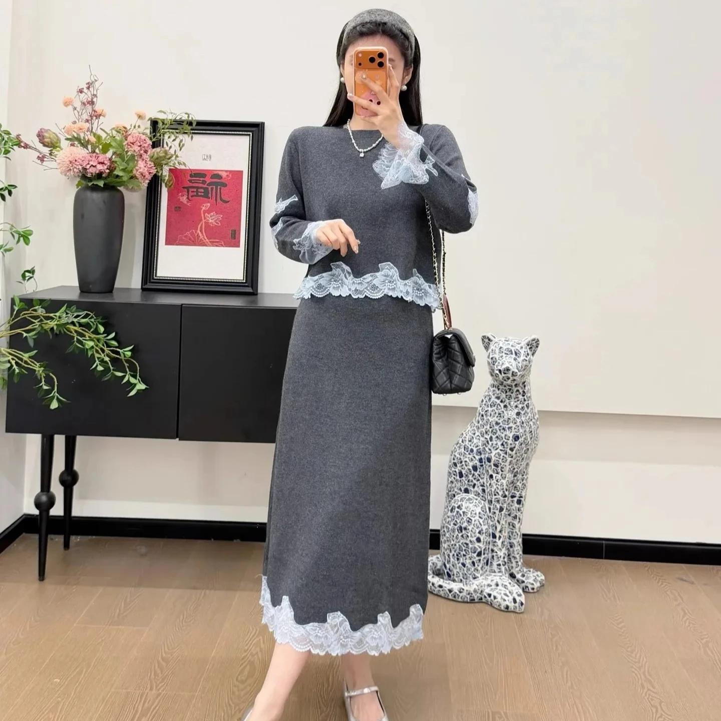 Шерстяной свитер с кружевной вставкой, женский пуловер с круглым вырезом и длинными рукавами, комплект миди с эластичной резинкой на талии
Шерстяной свитер с кружевной вставкой, женский пуловер с круглым вырезом и длинными рукавами, комплект миди с эластичной резинкой на талии