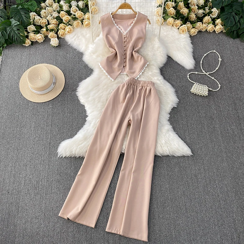 Premium lace patchwork single breasted V-neck vest top+high waist slimming straight leg wide leg pants two-piece set
Premium lace patchwork single breasted V-neck vest top+high waist slimming straight leg wide leg pants two-piece set