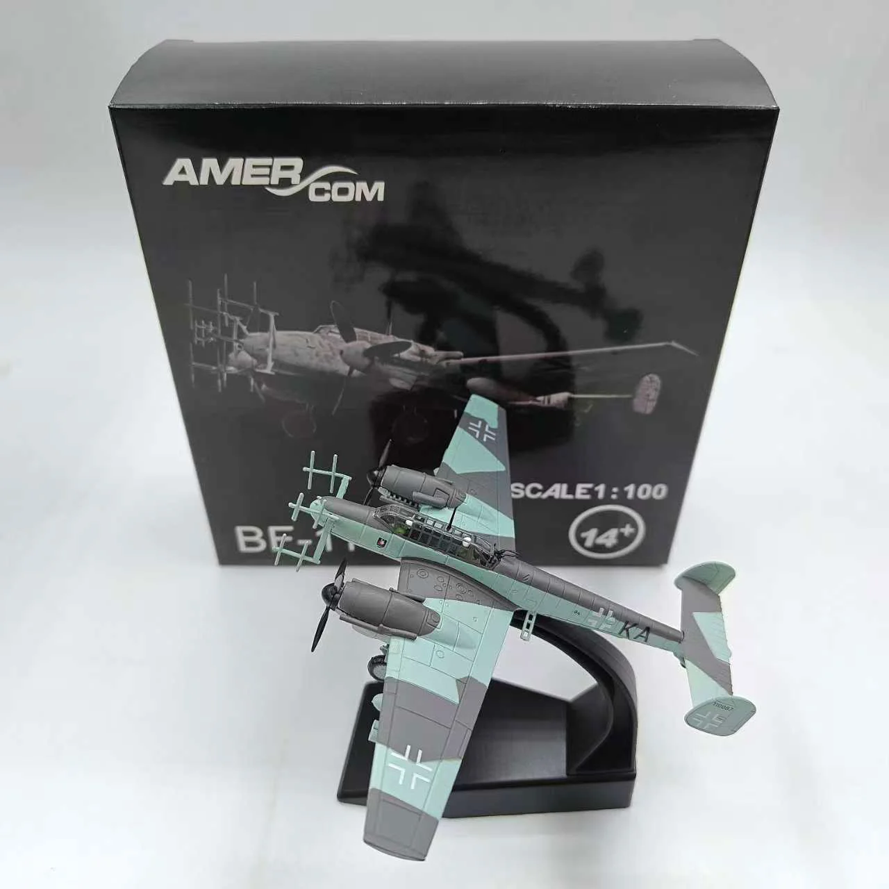 Литой под давлением масштаб 1:100, немецкий истребитель BF-110, бомбардировщик, модель самолета из сплава, Коллекционная игрушка, подарок, сувенир, дисплей, орнамент 
Литой под давлением масштаб 1:100, немецкий истребитель BF-110, бомбардировщик, модель самолета из сплава, Коллекционная игрушка, подарок, сувенир, дисплей, орнамент