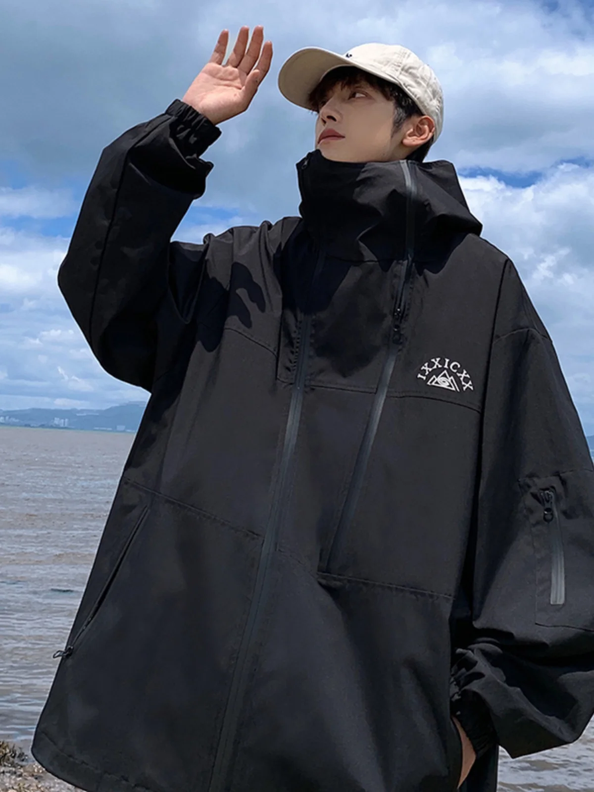 Мужская модная водонепроницаемая куртка для активного отдыха, осенняя новинка, уличный стиль, с капюшоном, американский тренд, повседневная, на молнии
Мужская модная водонепроницаемая куртка для активного отдыха, осенняя новинка, уличный стиль, с капюшоном, американский тренд, повседневная, на молнии