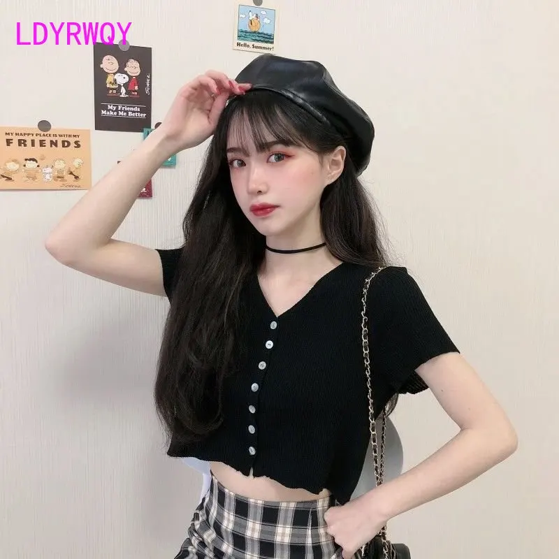 Summer 2022 New V-neck Top Short Fit Top Black Short Sleeve Underlay Knitted Women T-Shirts
Summer 2022 New V-neck Top Short Fit Top Black Short Sleeve Underlay Knitted Women T-Shirts