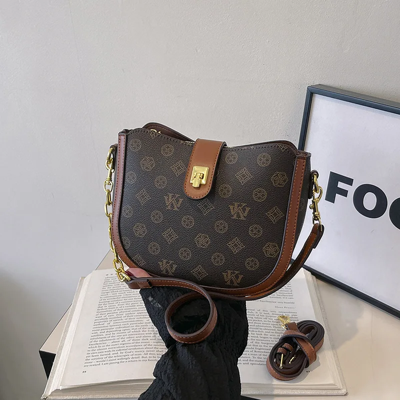 2025 Autumn/Winter New High-End Fashion Bucket Bag - Retro Printed, Women's Shoulder/Oblique Bag, All-Match Appeal
2025 Autumn/Winter New High-End Fashion Bucket Bag - Retro Printed, Women's Shoulder/Oblique Bag, All-Match Appeal