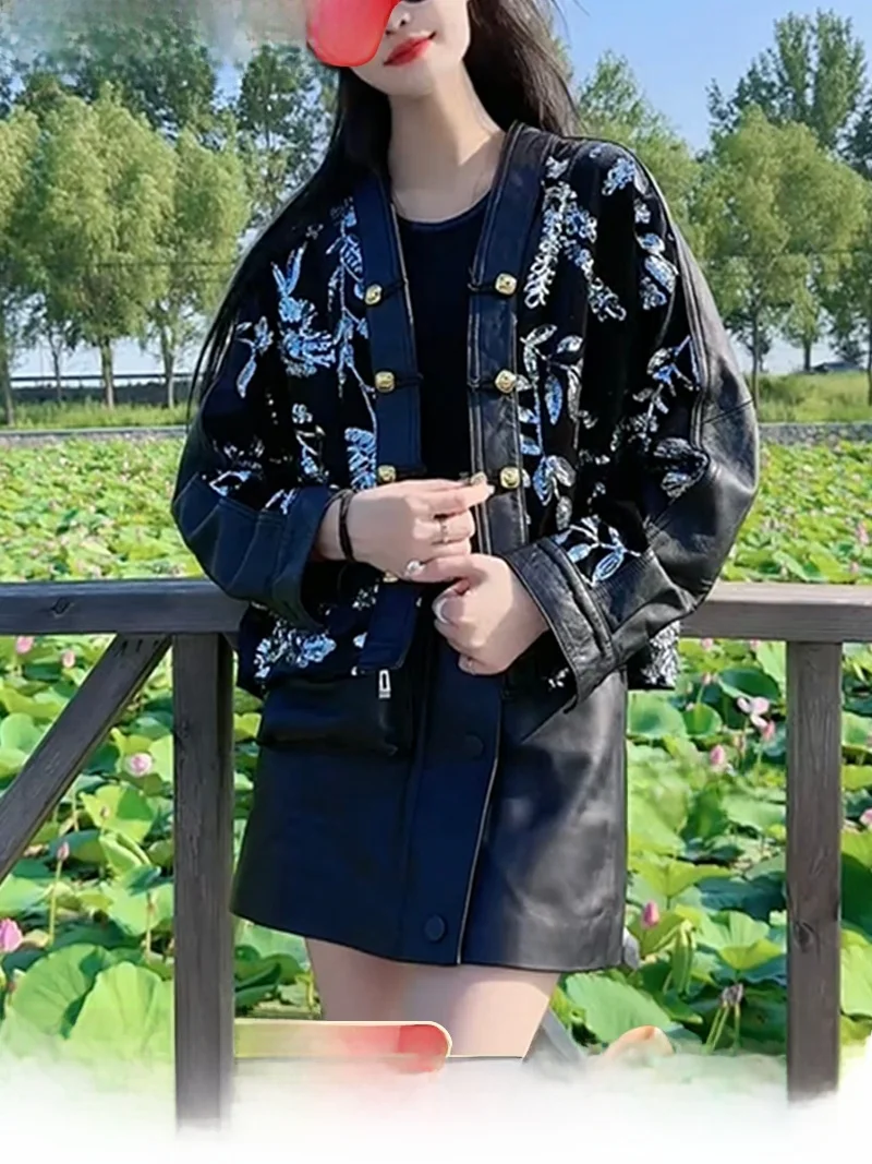 Haining Spring 2024 New Sle ort Genuine Leather Jaet Women's V-ne National Sle Button Gold Velvet Splicing Coat
Haining Spring 2024 New Sle ort Genuine Leather Jaet Women's V-ne National Sle Button Gold Velvet Splicing Coat