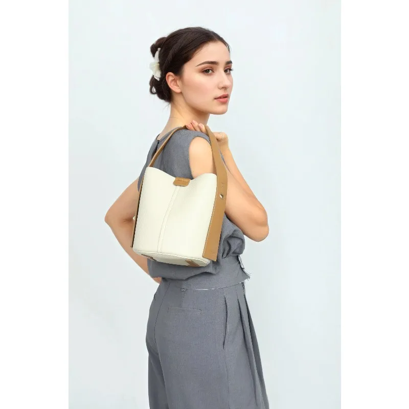 Design-Inspired Niche Women's Bags 2026 New Model Women's Handbag for Commuting, Large Capacity Shoulder and Crossbody Bag
Design-Inspired Niche Women's Bags 2026 New Model Women's Handbag for Commuting, Large Capacity Shoulder and Crossbody Bag