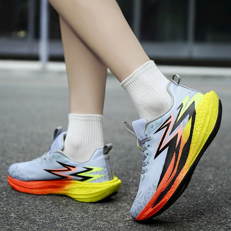 Full-plate carbon fiber running shoes for teens, breathable and simple marathon sneakers, shock-absorbing speed running shoes
Full-plate carbon fiber running shoes for teens, breathable and simple marathon sneakers, shock-absorbing speed running shoes