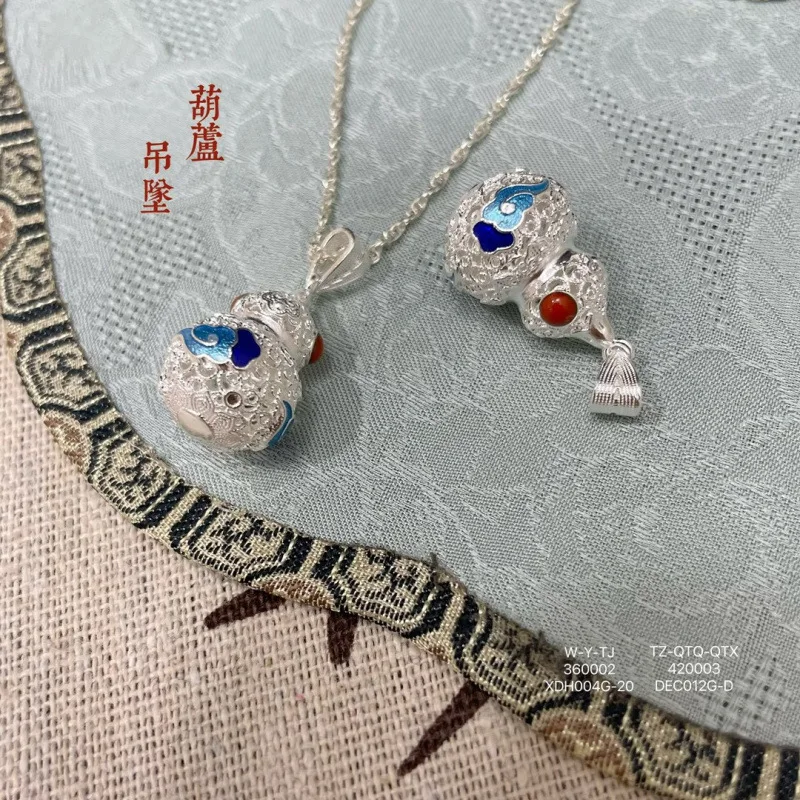 Серебряный кулон-тыква с эмалью и филигранной резьбой, новый стиль, для женщин
Серебряный кулон-тыква с эмалью и филигранной резьбой, новый стиль, для женщин