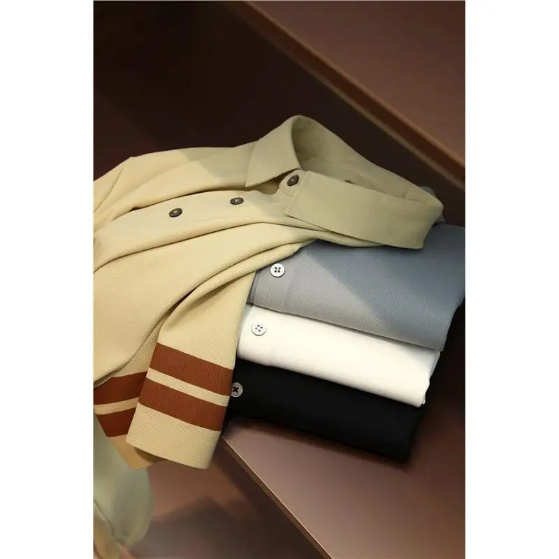 Итальянская мужская футболка серии Z класса люкс, модная, в городском стиле, с охлаждающим эффектом, из ткани Honeycomb Me, стандартного кроя.
Итальянская мужская футболка серии Z класса люкс, модная, в городском стиле, с охлаждающим эффектом, из ткани Honeycomb Me, стандартного кроя.