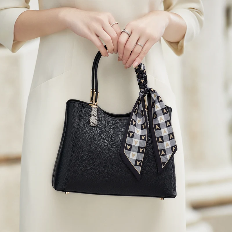 ZOOLER Full 100% Genuine Leather Women's Handbags Black Color New Tote Bag 2024 Silk Ribbon Fashion Ladies Purses Winter#YC357
ZOOLER Full 100% Genuine Leather Women's Handbags Black Color New Tote Bag 2024 Silk Ribbon Fashion Ladies Purses Winter#YC357