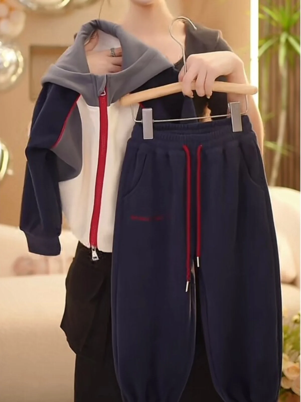 Комплект детской спортивной одежды, осень 2024, новая повседневная верхняя одежда для девочек, школьный orm, толстовка, брюки, модные модные
Комплект детской спортивной одежды, осень 2024, новая повседневная верхняя одежда для девочек, школьный orm, толстовка, брюки, модные модные